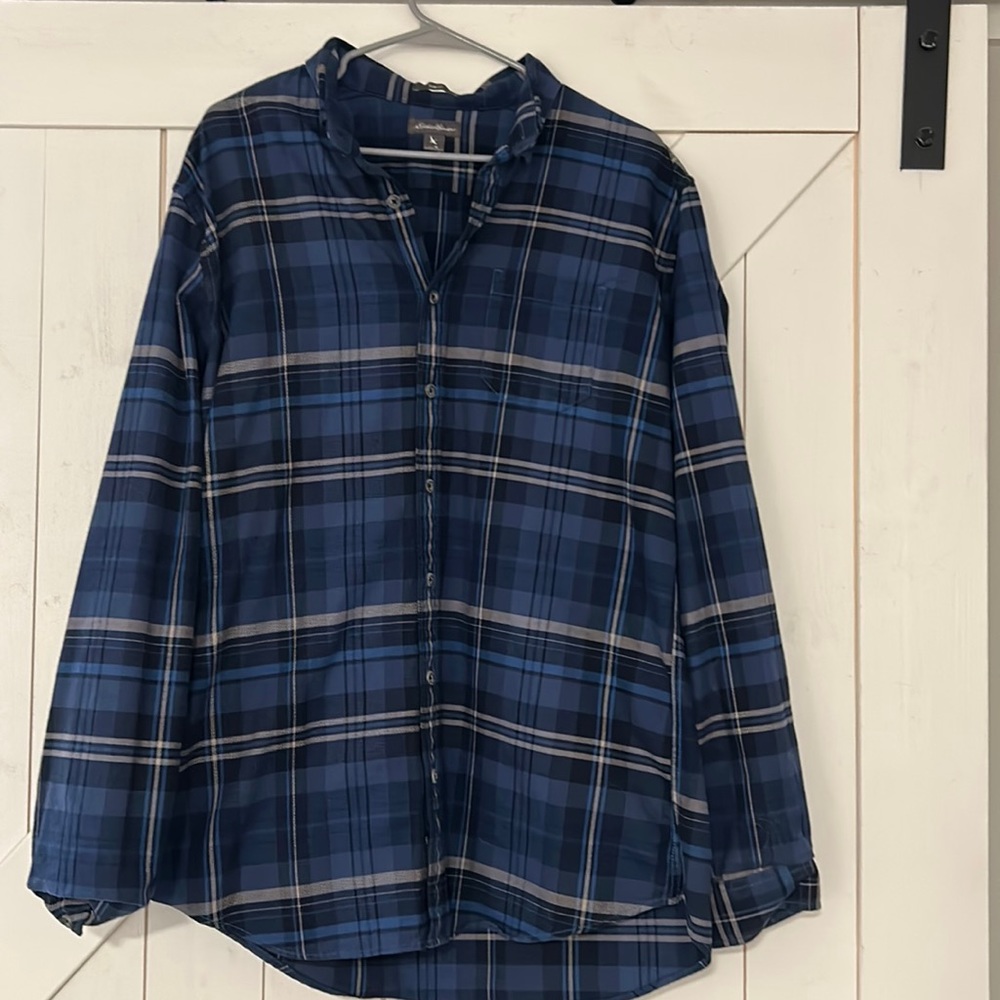 Men’s blue and grey button down flannel